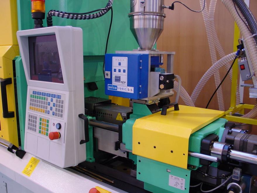 Der Metallabscheider wird direkt auf dem Einlassflansch montiert -  Gerät mit Druckluftseparierung